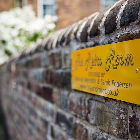 The Golden Lion Inn Бриджнорс Экстерьер фото