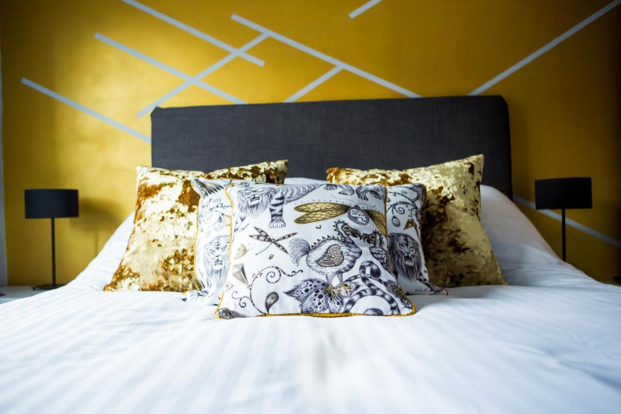 The Golden Lion Inn Бриджнорс Экстерьер фото